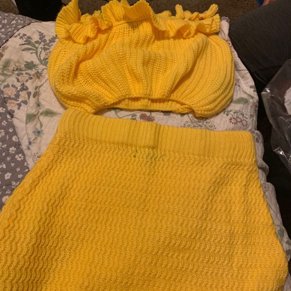 Yellow crochet type set